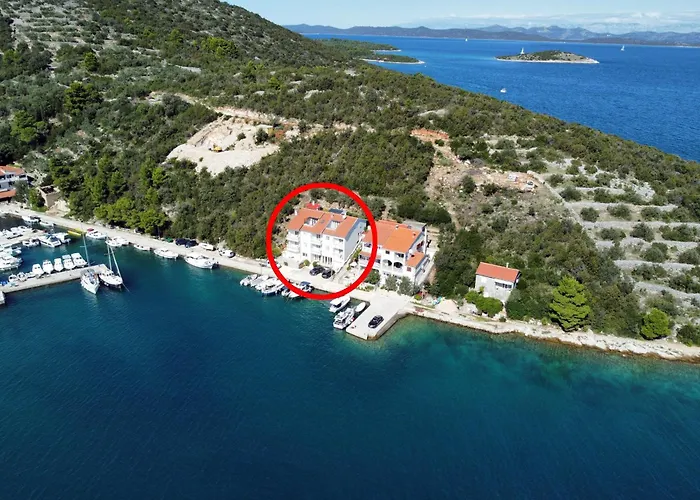 招待所 Double 8144e 3*